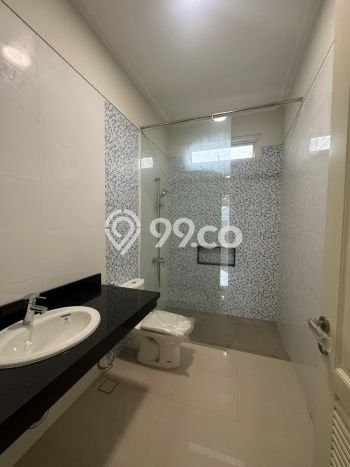 Hunian Mewah LB 300m2 Siap Pakai Desain Elegan di Pakuwon Indah, Surabaya Hunian Mewah LB 300m2 Siap Pakai Desain Elegan di Pakuwon Indah, Surabaya