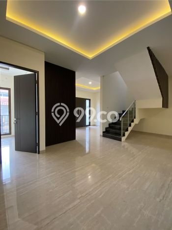 Hunian Elit LB 220m2 Siap Pakai Desain Elegan di Citraland, Surabaya Hunian Elit LB 220m2 Siap Pakai Desain Elegan di Citraland, Surabaya
