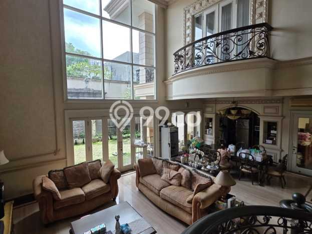 Jual Rumah Mewah Megah Dengan View Eksklusif di Pakuwon Indah, Surabaya Jual Rumah Mewah Megah Dengan View Eksklusif di Pakuwon Indah, Surabaya