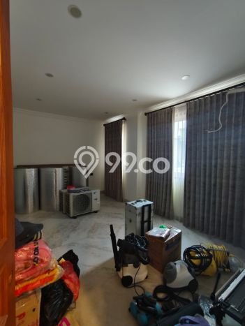 PROMO TERBATAS! Rumah Berkualitas area , Surabaya, Luas 276m2m² LB 320m2m² PROMO TERBATAS! Rumah Berkualitas area , Surabaya, Luas 276m2m² LB 320m2m²