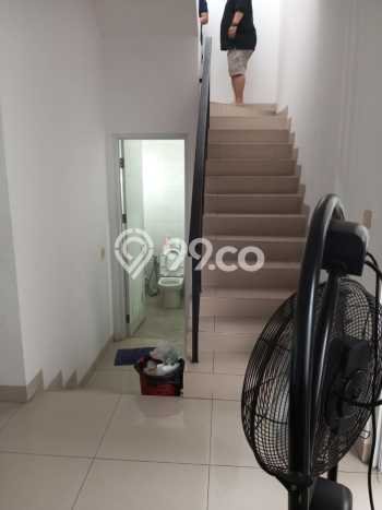 Rumah Elit Modern Tanpa Renovasi di Green Lake City Jakarta Barat Rumah Elit Modern Tanpa Renovasi di Green Lake City Jakarta Barat