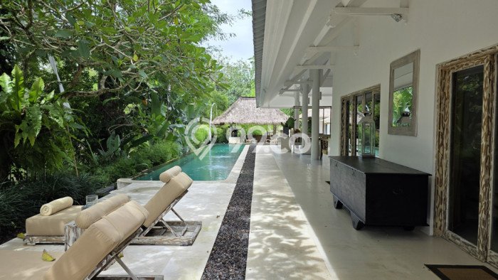 Dijual Vila Kawasan , Dimensi 1600m2m², Lokasi Strategis Dijual Vila Kawasan , Dimensi 1600m2m², Lokasi Strategis