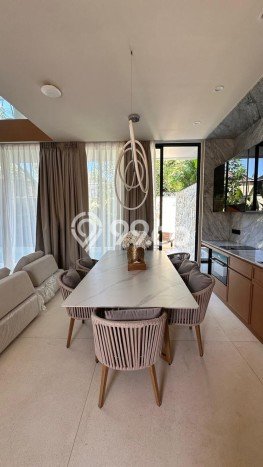 Rumah Luxury Modern Siap Huni di Canggu Badung Rumah Luxury Modern Siap Huni di Canggu Badung