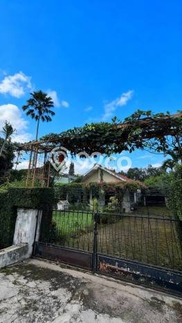 Rumah Elit LB 250m2 Siap Huni Desain Elegan di Batu, Malang Rumah Elit LB 250m2 Siap Huni Desain Elegan di Batu, Malang