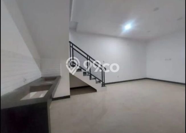 DIJUAL CEPAT! Rumah Siap Huni Area Strategis , LT 94m2m² Bangunan 131m2m² DIJUAL CEPAT! Rumah Siap Huni Area Strategis , LT 94m2m² Bangunan 131m2m²