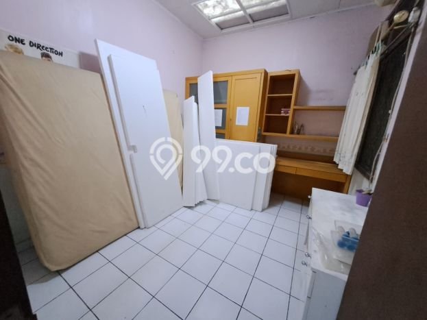 Rumah Terawat di , Tangerang Selatan, Luas 308m2m² LB 150m2m² DIJUAL CEPAT! Rumah Terawat di , Tangerang Selatan, Luas 308m2m² LB 150m2m² DIJUAL CEPAT!