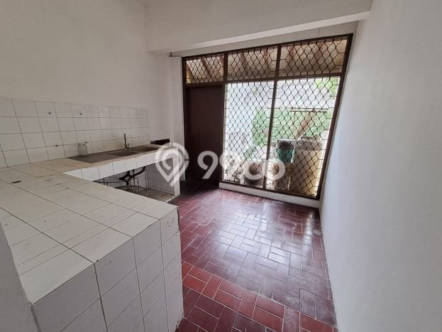 Rumah Terawat di , Tangerang Selatan, Luas 308m2m² LB 150m2m² DIJUAL CEPAT! Rumah Terawat di , Tangerang Selatan, Luas 308m2m² LB 150m2m² DIJUAL CEPAT!