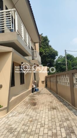 Rumah Siap Huni lokasi , Tangerang Selatan, LT 180m2m² LB 165m2m² Rumah Siap Huni lokasi , Tangerang Selatan, LT 180m2m² LB 165m2m²