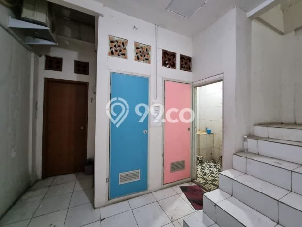 LOKASI STRATEGIS! Ruko Kawasan , Luas 135m2m², Jalan Strategis LOKASI STRATEGIS! Ruko Kawasan , Luas 135m2m², Jalan Strategis