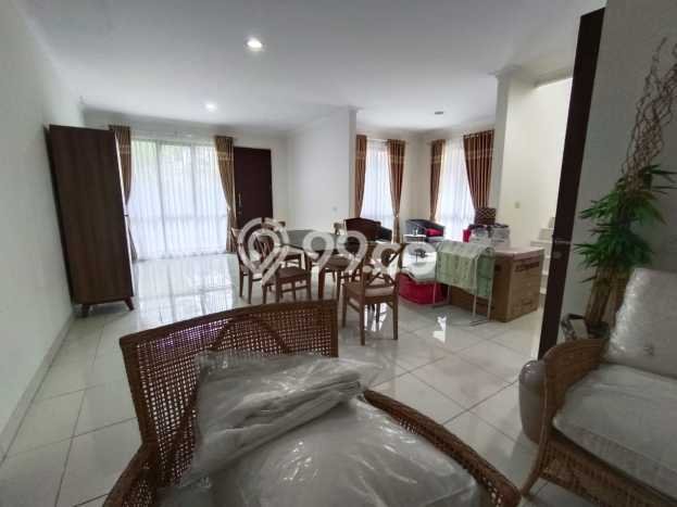 Rumah Elit LB 200m2 Siap Huni Desain Elegan di BSD The Icon, Tangerang Rumah Elit LB 200m2 Siap Huni Desain Elegan di BSD The Icon, Tangerang
