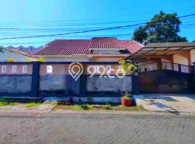 Hunian Elit LB 300m2 Siap Pakai Desain Elegan di Kutisari, Surabaya Hunian Elit LB 300m2 Siap Pakai Desain Elegan di Kutisari, Surabaya