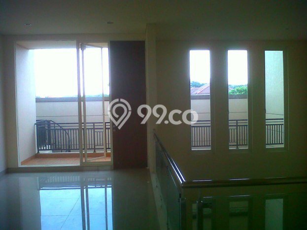 Dijual Rumah Premium dengan Fasilitas Sekitar Lengkap di Lakarsantri, Surabaya Dijual Rumah Premium dengan Fasilitas Sekitar Lengkap di Lakarsantri, Surabaya