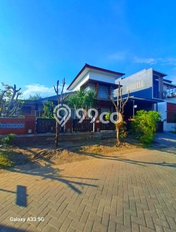 Rumah Mewah dengan 4 Kamar Tidur di Lingkungan Asri Gedangan, Sidoarjo Rumah Mewah dengan 4 Kamar Tidur di Lingkungan Asri Gedangan, Sidoarjo