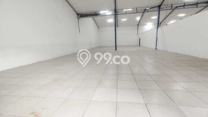 Gudang Area Perdagangan Kawasan Cibinong, Luas 1710m², Siap Usaha Gudang Area Perdagangan Kawasan Cibinong, Luas 1710m², Siap Usaha