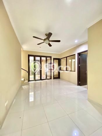 Rumah Luxury Modern Tanpa Renovasi di Bintaro Jakarta Selatan Rumah Luxury Modern Tanpa Renovasi di Bintaro Jakarta Selatan
