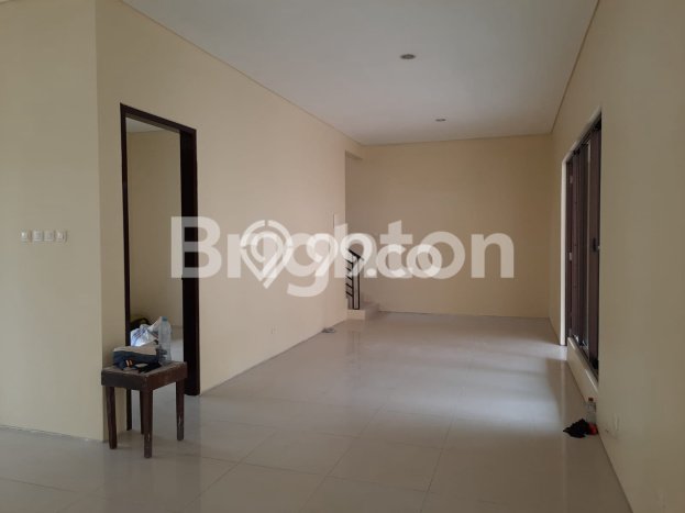HUNIAN EKSKLUSIF! Rumah area Pakuwon City, 3 KT, Design Modern, Luas 180m² Bangunan 300m² HUNIAN EKSKLUSIF! Rumah area Pakuwon City, 3 KT, Design Modern, Luas 180m² Bangunan 300m²