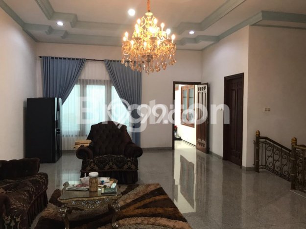 PROMO SPESIAL! Rumah Ready Stock di Mulyosari, Surabaya, LT 266m² Bangunan 350m² PROMO SPESIAL! Rumah Ready Stock di Mulyosari, Surabaya, LT 266m² Bangunan 350m²