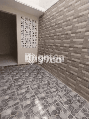 Rumah Strategis dengan Luas Tanah 129m² dan Luas Bangunan 188m² di Kawasan Manyar, Surabaya Rumah Strategis dengan Luas Tanah 129m² dan Luas Bangunan 188m² di Kawasan Manyar, Surabaya