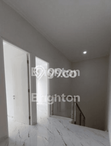 Rumah Strategis dengan Luas Tanah 129m² dan Luas Bangunan 188m² di Kawasan Manyar, Surabaya Rumah Strategis dengan Luas Tanah 129m² dan Luas Bangunan 188m² di Kawasan Manyar, Surabaya
