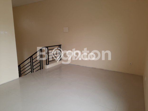 HUNIAN EKSKLUSIF! Rumah area Pakuwon City, 3 KT, Design Modern, Luas 180m² Bangunan 300m² HUNIAN EKSKLUSIF! Rumah area Pakuwon City, 3 KT, Design Modern, Luas 180m² Bangunan 300m²