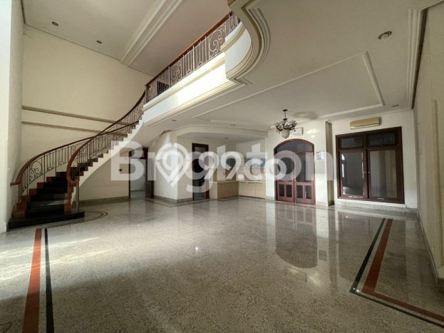 Rumah Strategis Dharma Husada, Surabaya, Luas 440m² LB 550m² Rumah Strategis Dharma Husada, Surabaya, Luas 440m² LB 550m²