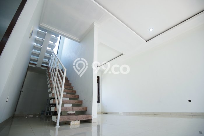 For Sale Rumah 5 Kamar Lokasi Ideal Bagus dan Strategis di Pontianak Tenggara For Sale Rumah 5 Kamar Lokasi Ideal Bagus dan Strategis di Pontianak Tenggara