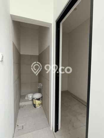 For Sale Hunian Rumah Nyaman 4 Kamar di Pondok Tjandra, Sidoarjo For Sale Hunian Rumah Nyaman 4 Kamar di Pondok Tjandra, Sidoarjo