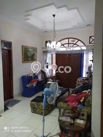 Ready to Use! Luxury House LT 300m2 Desain Elegan di Ketintang Ready to Use! Luxury House LT 300m2 Desain Elegan di Ketintang