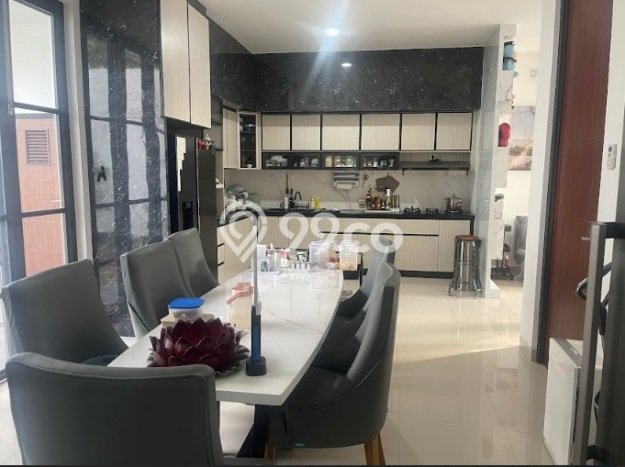 Dijual Rumah Mewah Exclusive di Tenggilis Mejoyo, Surabaya Dijual Rumah Mewah Exclusive di Tenggilis Mejoyo, Surabaya