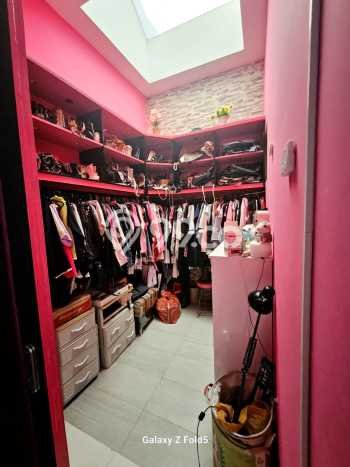 Rumah di Kendangsari, Surabaya, Luas 325m2m² Bangunan 240m2m² Rumah di Kendangsari, Surabaya, Luas 325m2m² Bangunan 240m2m²