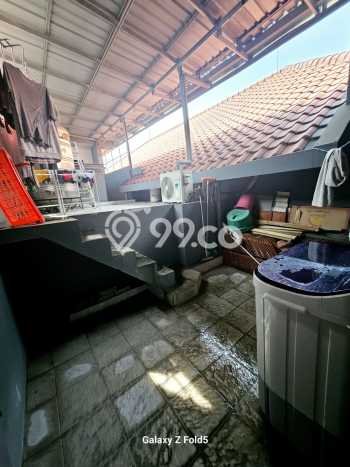 Rumah di Kendangsari, Surabaya, Luas 325m2m² Bangunan 240m2m² Rumah di Kendangsari, Surabaya, Luas 325m2m² Bangunan 240m2m²