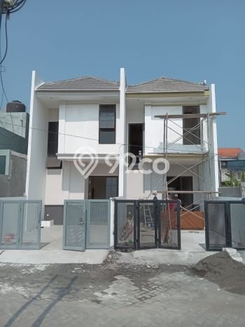 Rumah Lokasi Strategis kawasan Rungkut, Surabaya, LT 79m2m² LB 120m2m² Rumah Lokasi Strategis kawasan Rungkut, Surabaya, LT 79m2m² LB 120m2m²