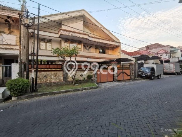 Rumah Modern LT 315m2m² Siap Huni di Kompleks Perumahan , Surabaya Rumah Modern LT 315m2m² Siap Huni di Kompleks Perumahan , Surabaya