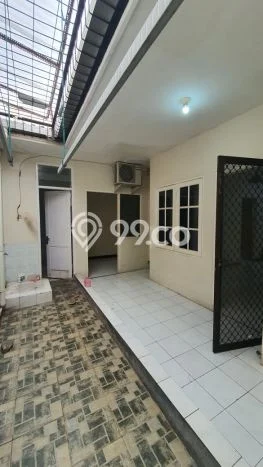 Jual Rumah Eksklusif 4 KT di Dharma Husada, Surabaya Jual Rumah Eksklusif 4 KT di Dharma Husada, Surabaya