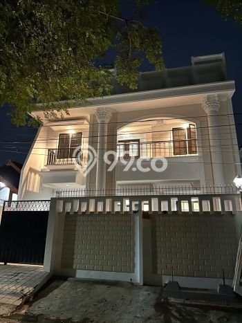 Rumah Premium LT 168m2m² / LB 388m2m² di Kawasan Asri Gajah Mungkur, Semarang Rumah Premium LT 168m2m² / LB 388m2m² di Kawasan Asri Gajah Mungkur, Semarang