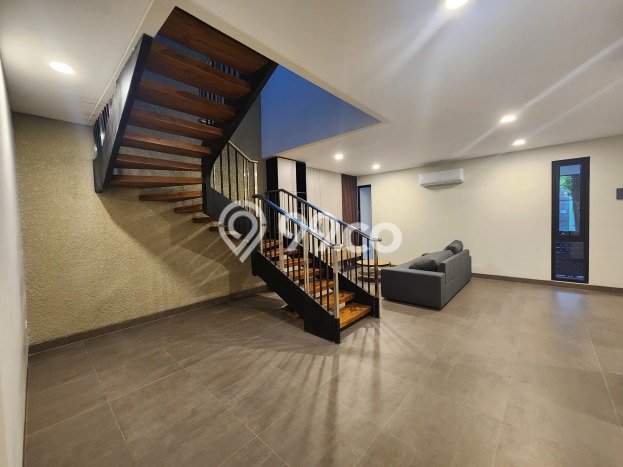 Jual Rumah Luas Elegan Dengan View Cantik di Candi Golf, Semarang Jual Rumah Luas Elegan Dengan View Cantik di Candi Golf, Semarang