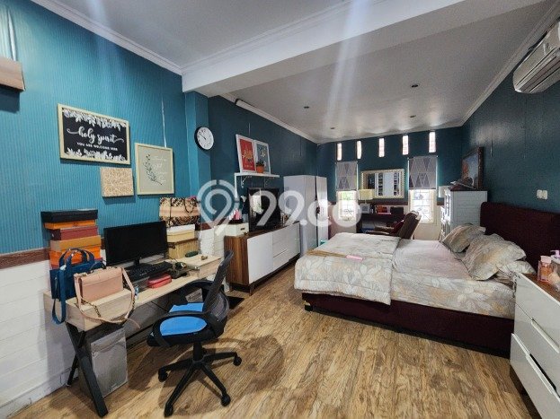 Rumah Strategis Semarang Barat, Semarang, Luas 350m2m² LB 200m2m² Rumah Strategis Semarang Barat, Semarang, Luas 350m2m² LB 200m2m²
