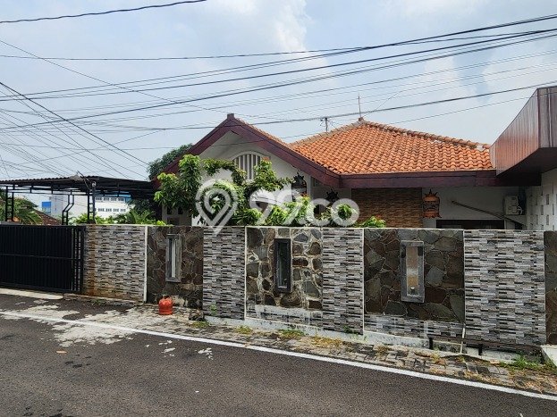 Rumah Strategis Semarang Barat, Semarang, Luas 350m2m² LB 200m2m² Rumah Strategis Semarang Barat, Semarang, Luas 350m2m² LB 200m2m²