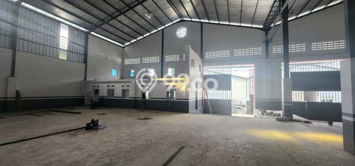 SENTRA BISNIS! Gudang Kawasan Ngaliyan, Luas 1800m2m², Lokasi Strategis SENTRA BISNIS! Gudang Kawasan Ngaliyan, Luas 1800m2m², Lokasi Strategis