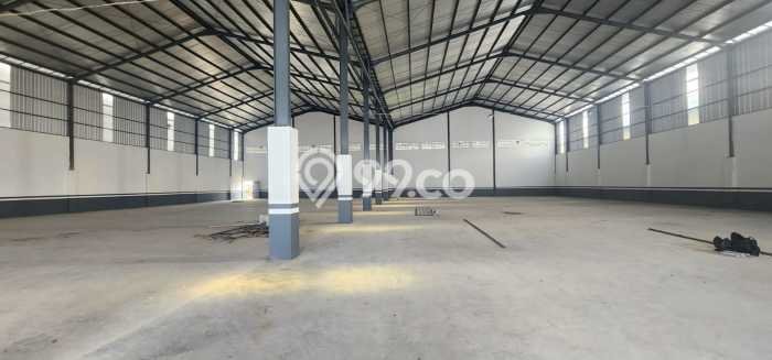 SENTRA BISNIS! Gudang Kawasan Ngaliyan, Luas 1800m2m², Lokasi Strategis SENTRA BISNIS! Gudang Kawasan Ngaliyan, Luas 1800m2m², Lokasi Strategis