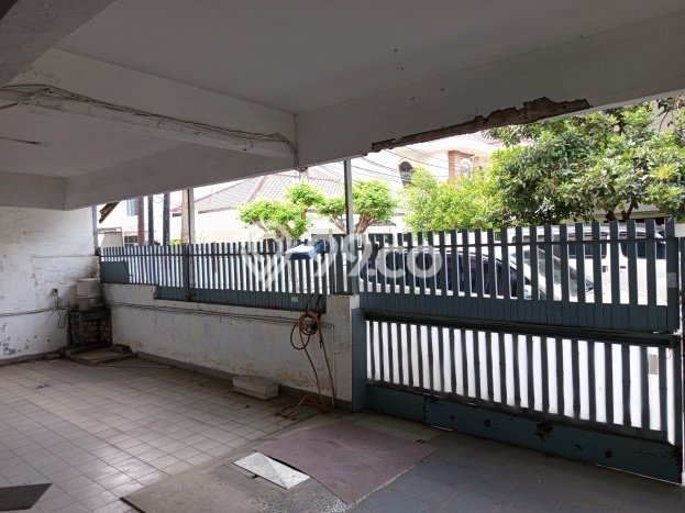 For Sale! Luxury House LT 150m2 Desain Modern di Muara Karang For Sale! Luxury House LT 150m2 Desain Modern di Muara Karang