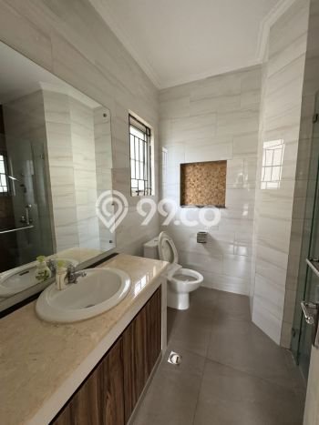 Jarang Ada! Rumah Sewa 4 Kamar Nyaman Siap Huni Lippo Karawaci Jarang Ada! Rumah Sewa 4 Kamar Nyaman Siap Huni Lippo Karawaci