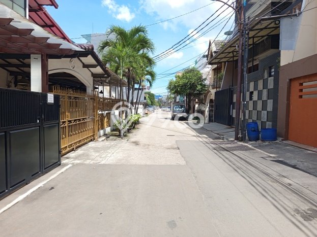 For Sale! Luxury House LT 150m2 Desain Modern di Muara Karang For Sale! Luxury House LT 150m2 Desain Modern di Muara Karang