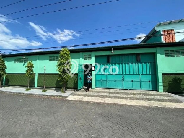 AREA BISNIS! Gudang Kawasan Tambaksari, Luas 550m2m², Jalan Utama, Ramai AREA BISNIS! Gudang Kawasan Tambaksari, Luas 550m2m², Jalan Utama, Ramai