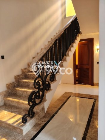 For Sale Rumah Mewah Exclusive di Wiyung, Surabaya For Sale Rumah Mewah Exclusive di Wiyung, Surabaya