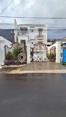 Dijual Rumah Premium dengan Fasilitas Sekitar Komplit di Jatinegara, Jakarta Timur Dijual Rumah Premium dengan Fasilitas Sekitar Komplit di Jatinegara, Jakarta Timur