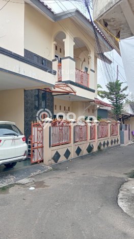 Ready to Use! Premium House LT 99m2 Desain Modern di Cijantung Ready to Use! Premium House LT 99m2 Desain Modern di Cijantung