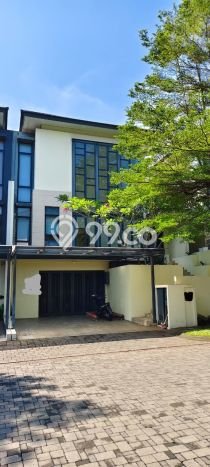 Ready to Use! Premium House LT 220m2 Desain Elegan di BSD Ready to Use! Premium House LT 220m2 Desain Elegan di BSD