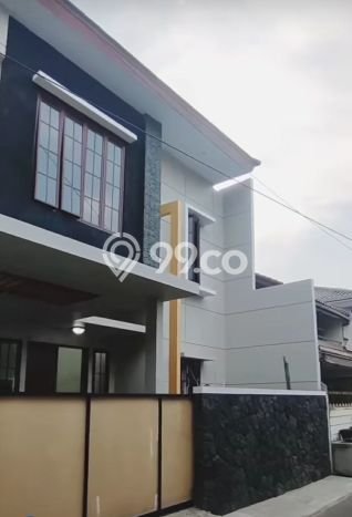 Rumah Siap Pakai di Pulo Asem, Jakarta Timur, Luas 135m² Bangunan 200m² Rumah Siap Pakai di Pulo Asem, Jakarta Timur, Luas 135m² Bangunan 200m²