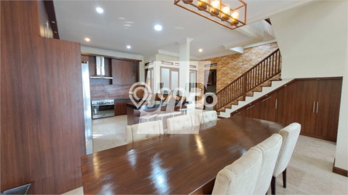 Rumah kawasan Dago Pakar, Bandung, Luas 494m² LB 550m² Rumah kawasan Dago Pakar, Bandung, Luas 494m² LB 550m²
